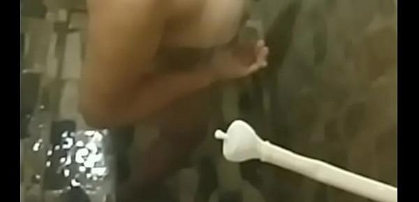  Espiando vecina en la ducha